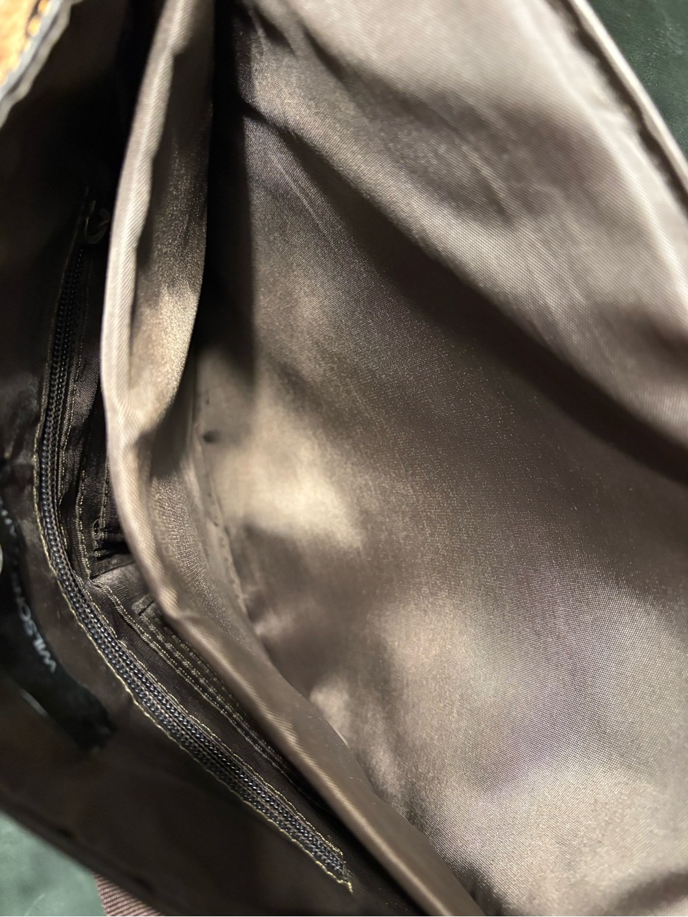 Wilson’s Leather Chestnut Brown Leather Men’s Messenger Bag - Professional Carry - Picture 6 of 7